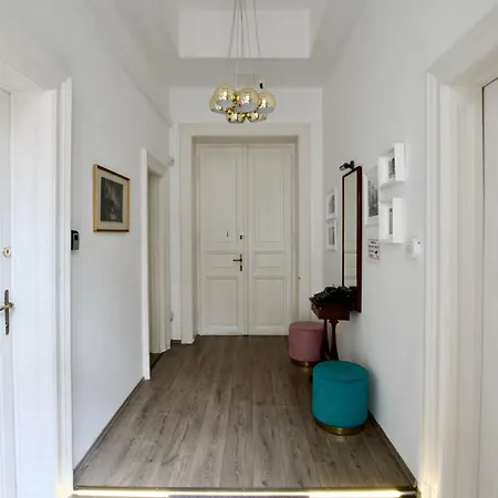 By Hi5 Apartments- Erzsebet 44 Apartment *