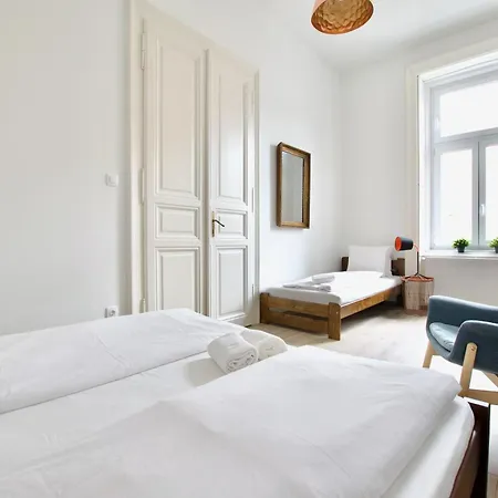 By Hi5 Apartments- Erzsebet 44 Appartement Boedapest