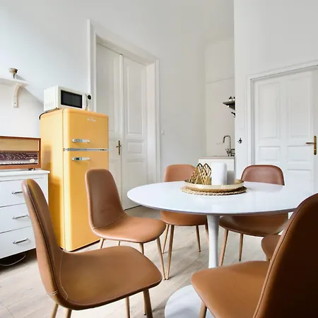 By Hi5 Apartments- Erzsebet 44 Appartement Boedapest