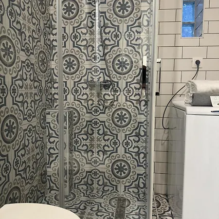 By Hi5 Apartments- Erzsebet 44 * Budapest