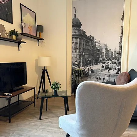 By Hi5 Apartments- Erzsebet 44 Apartment *