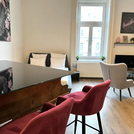 By Hi5 Apartments- Erzsebet 44 *